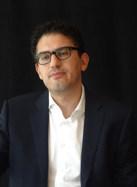 Egyptian-American artist Sam Esmail tells Al-Mawed: I directed the episodes of my new series with the encouragement of Julia Roberts
