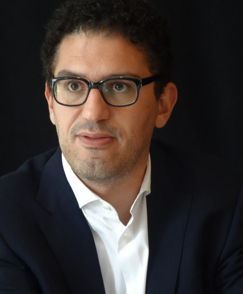 Egyptian-American artist Sam Esmail tells Al-Mawed: I directed the episodes of my new series with the encouragement of Julia Roberts