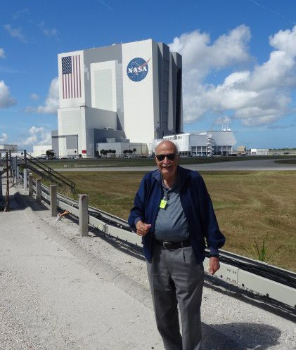 جورج دوس في "كيب كنافيرال" في ولاية فلوريدا خلال التحضيرات لإرسال أجهزة إلى المريخ